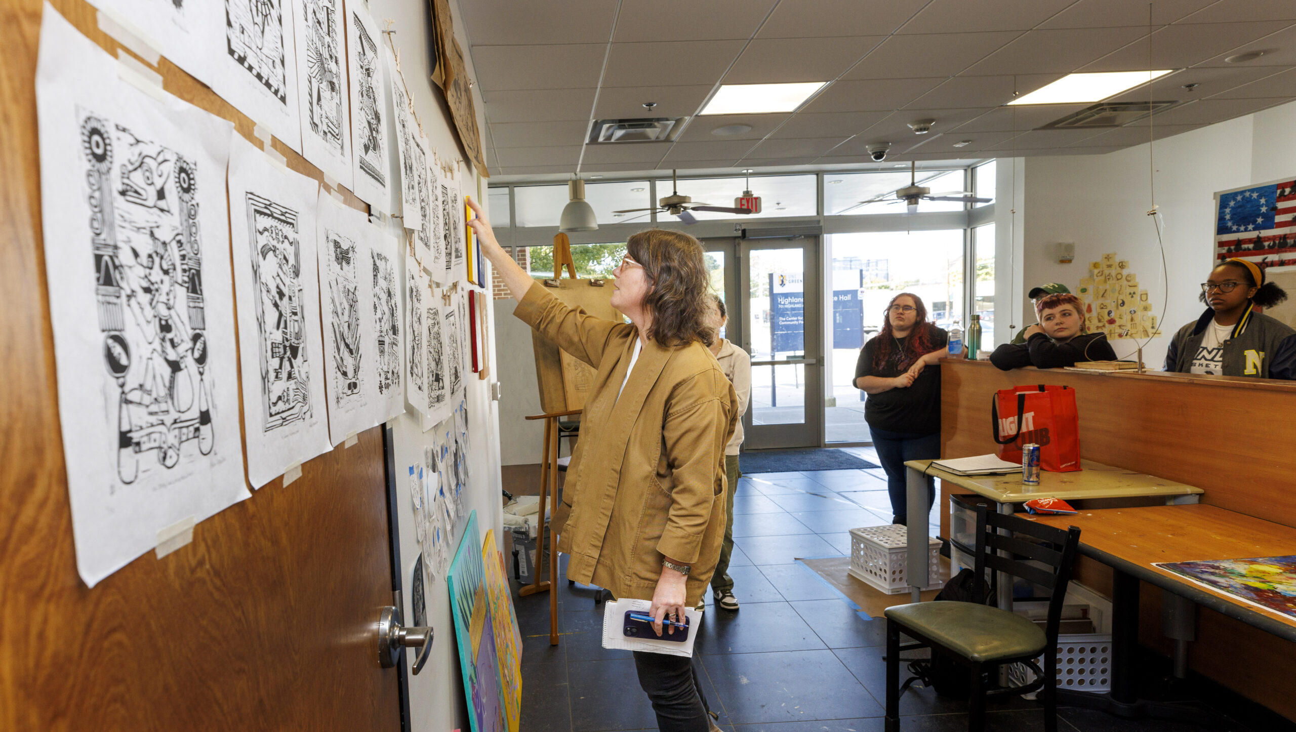 Art students in Advance Drawing have their midterm presentations with instructor Barber Campbell Thomas in the Highland Art Space.