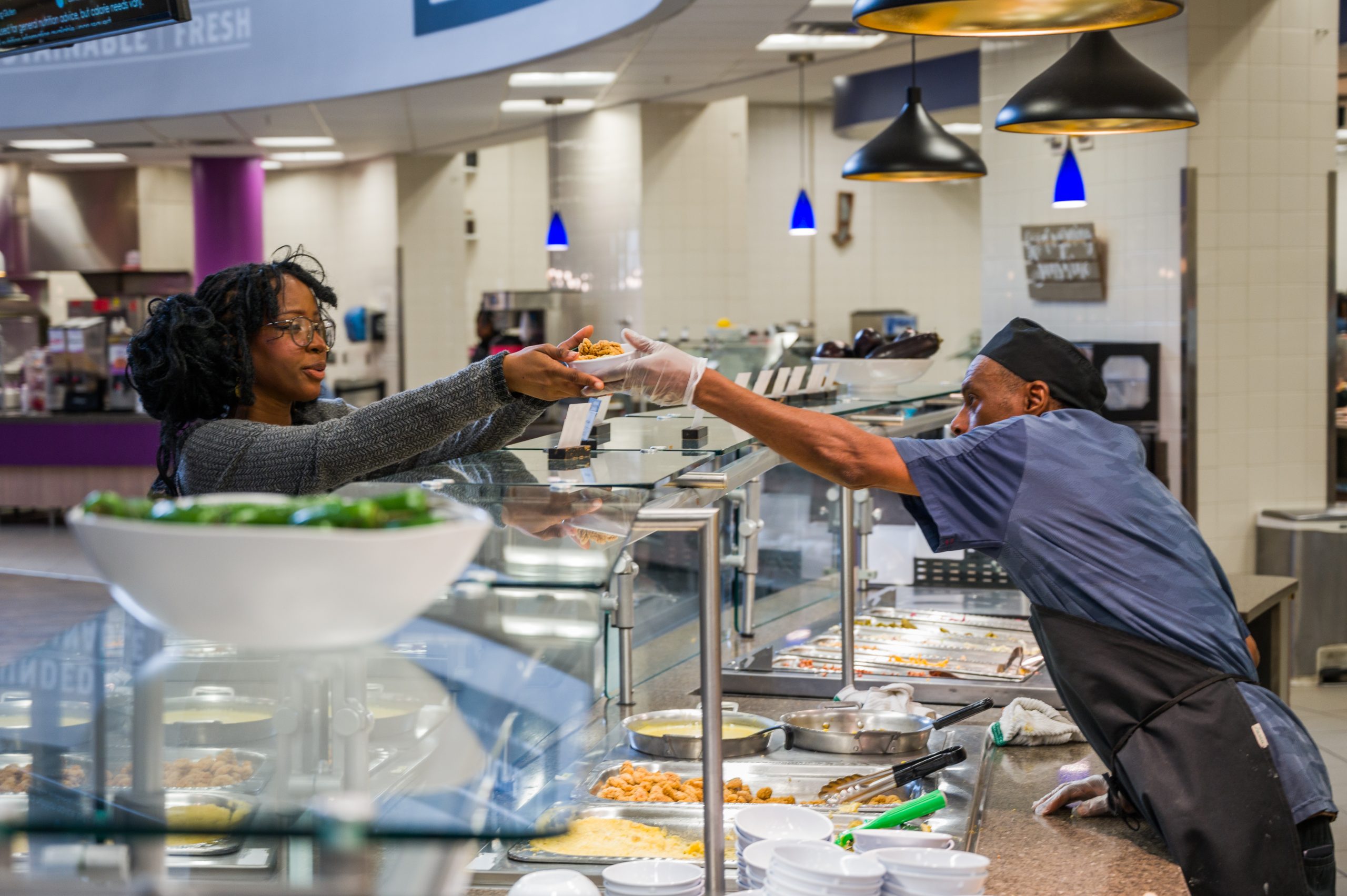 A student grabbing lunch at Fountain View Dining Hall.